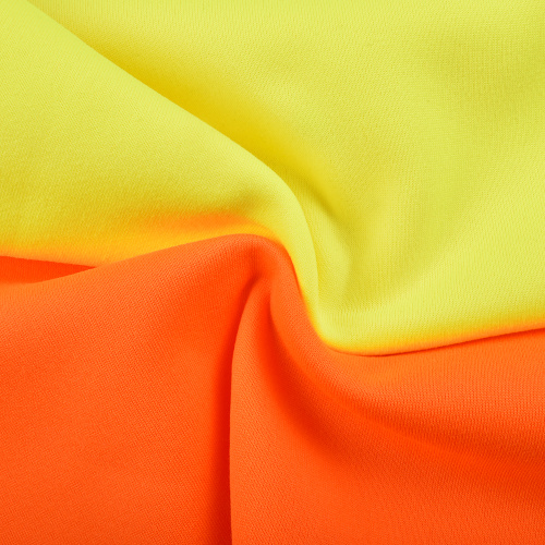 Tejido polar duradero 100 % poliéster con parte trasera cepillada.