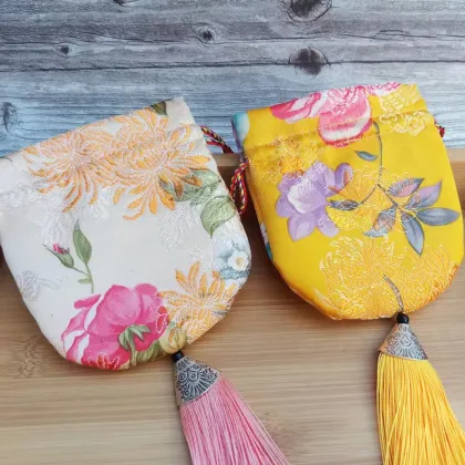 Exploring Ancient Hanfu: Embroidered Sachet Bags and Their Cultural Significance