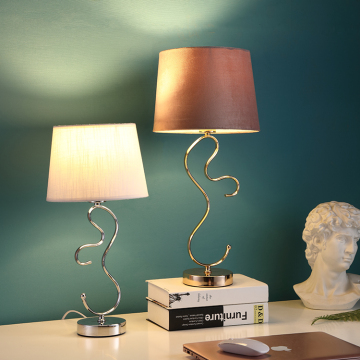 Modern Metal Light Lamp: A Luxurious Decorative Solution for Your Living Room Table