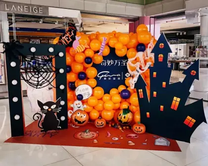 Halloween themed decorative balloons