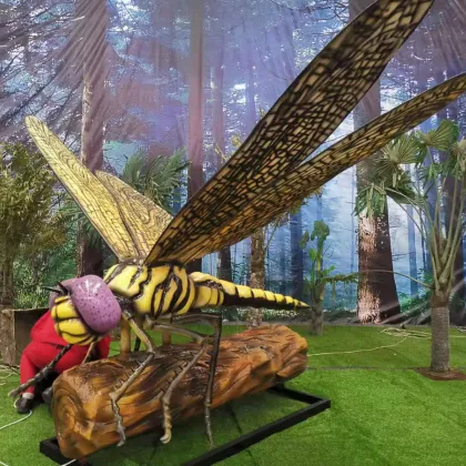 Realistic animatronic giant dragonfly