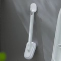 Brosse de nettoyage de salle de bain avec une longue poignée