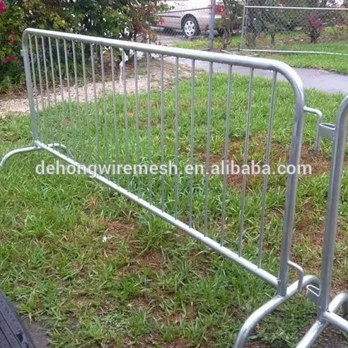 Factory Supply Crowd Control Barrier , road safety barrier , cheap pvc coated temporary fence car parking barrier