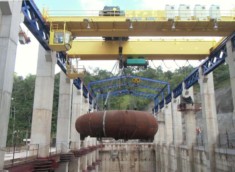 Grue spéciale pour aciérie