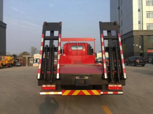 Camion de lit plat Dongfeng 4x2 pour les machines de construction