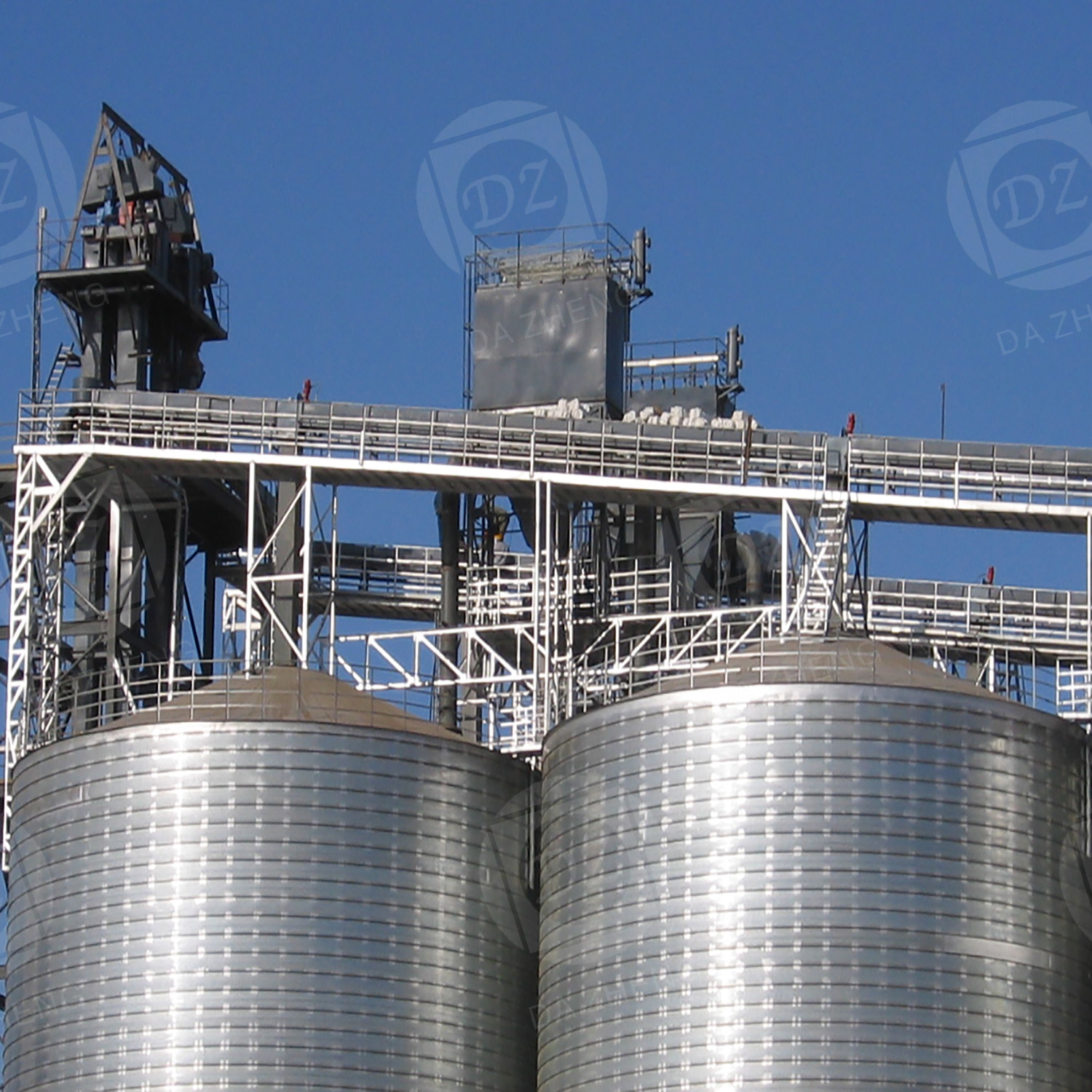 Storage silos for oil and grease processing