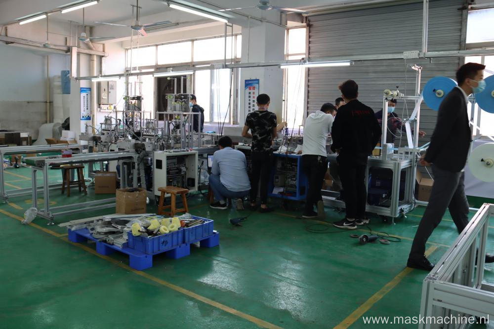 Manufacture 3 ply Non woven Surgical Disposable Face Mask Machine Fully Automatic Making Machine