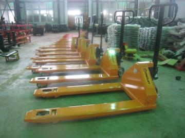 NP HAND PALLET TRUCK