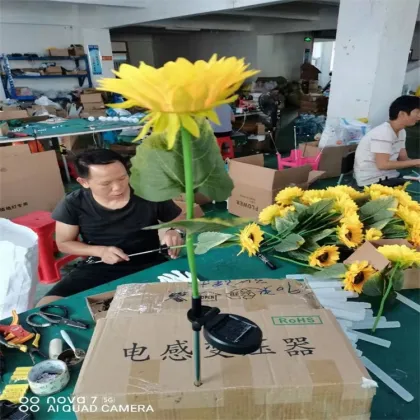 Solar Sunflower Lights - Outdoor Flower Garden Stake Lights, Waterproof LED Solar Powered Sunflower Light