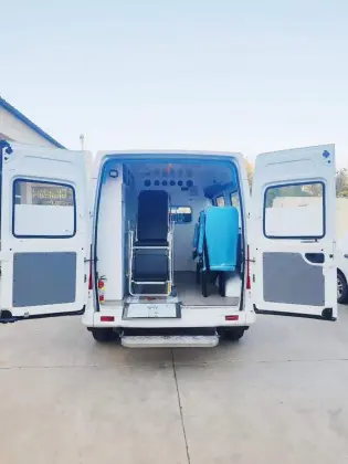 Hospital rescue transport vehicle
