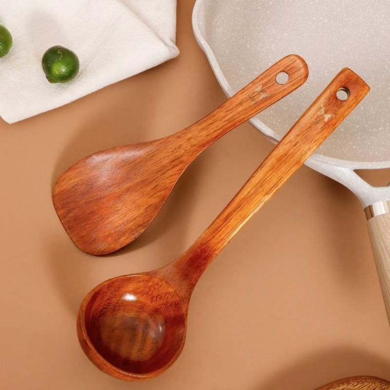 Warm Brown Wooden Spoon Set with Distinctive Grain Patterns