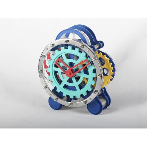 Horloge à engrenages ronds colorés avec deux pieds