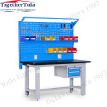 Metal Workbench avec des tiroirs pour les outils suspendus