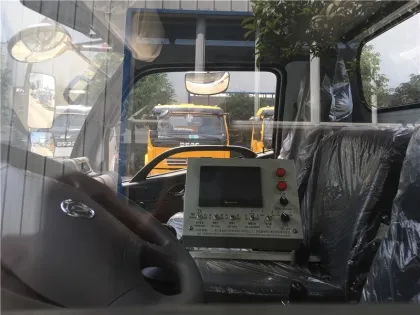 HOWO 4m3 small asphalt distributor truck,4 ton asphalt emulsion spray truck for sale