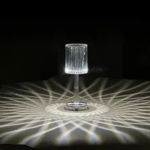 Lumbo de piso romântico elegante para ambiente aconchegante da sala de estar