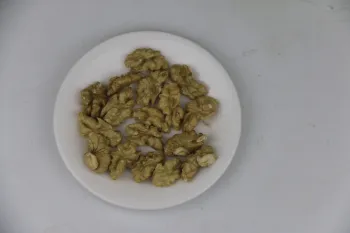 Premium Extra Light Walnut Halves Kernels