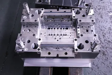 SG UniFrame™ Universal Plastic Mold Bases