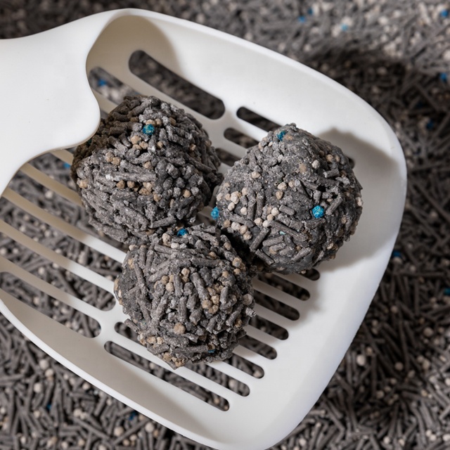 Activated carbon cat litter