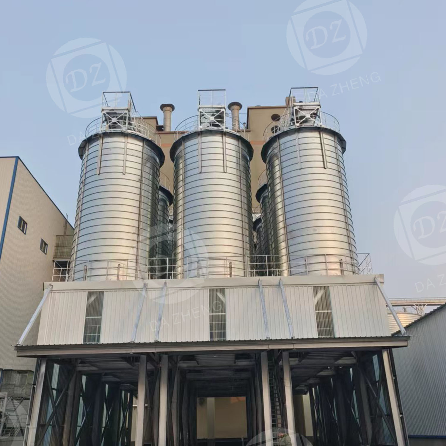 Welded steel plate silo for coal ash