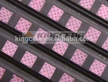 Ceramic embeded rubber wear-resistant pulley lagging