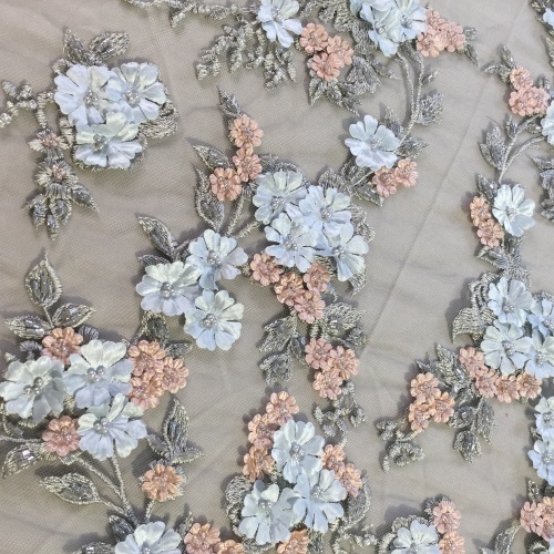 Dentelle de broderie de fleurs lumineuses