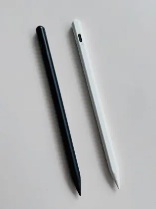 Capacitive pen with find my function