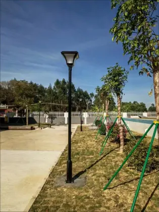 Modern Style Courtyard Lamp