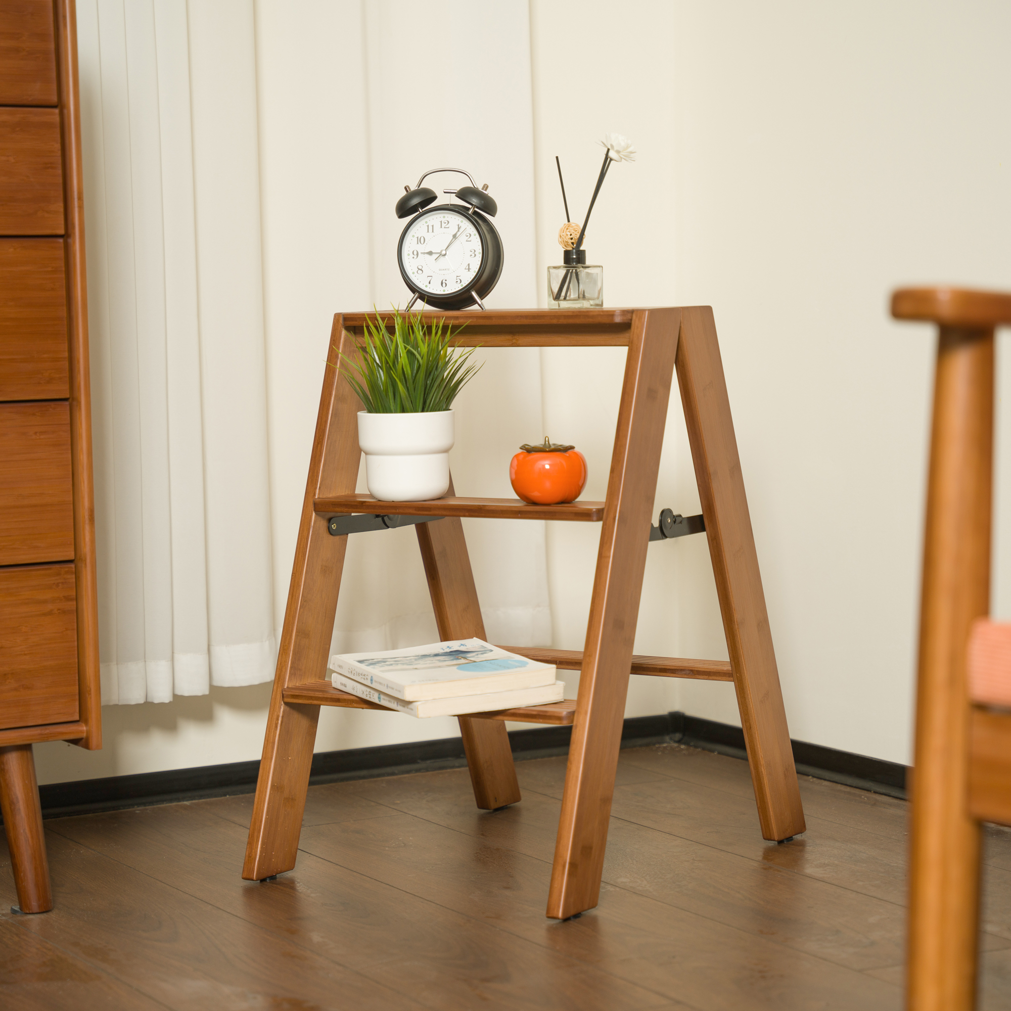 Алюминиевая лестница ступенька