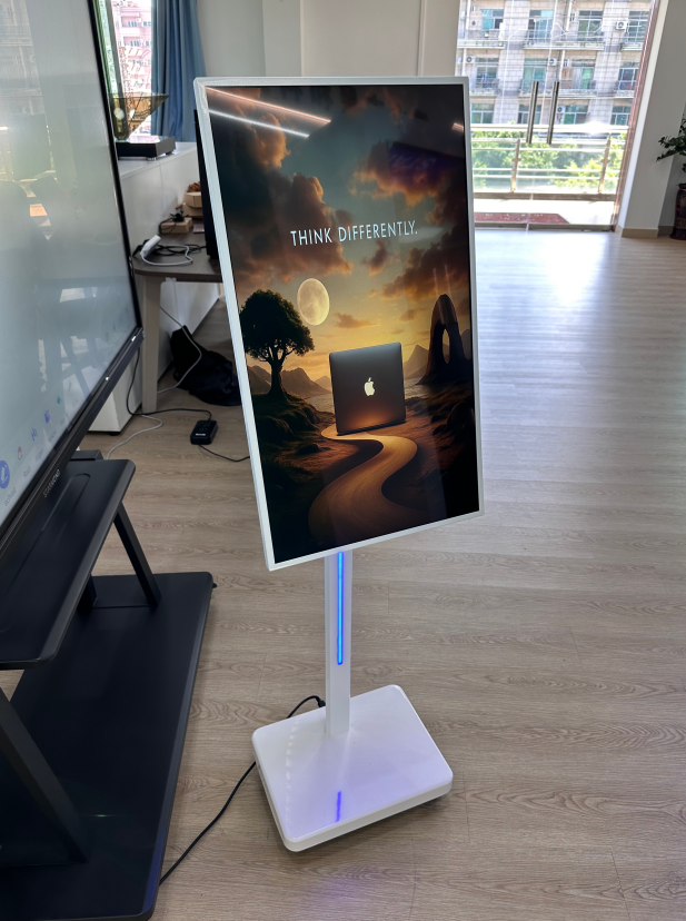 Esnek ofis ve lobi navigasyonu için çok yönlü döner ekran ve mobil taban