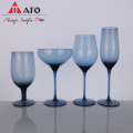 Set di bicchieri da vino blu decorativi eleganti