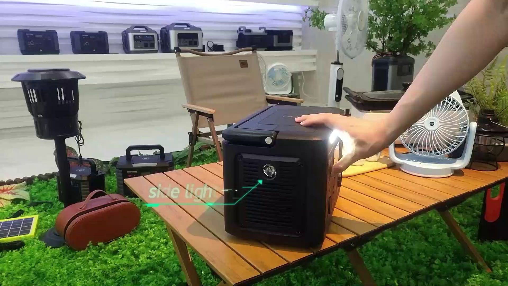 2000W Portable Power Station Solar Charging