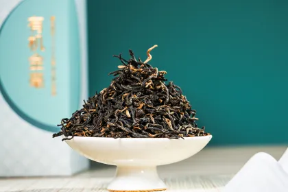 Old Tree Pine Needle Black Tea