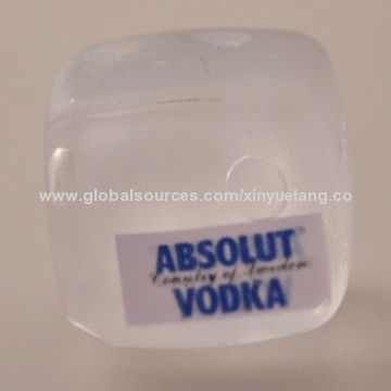 Promotional High-quality Reusable Food Grade Icy Plastic Ice Cube, Sized 2.8 x 2.8 x 2.8cm