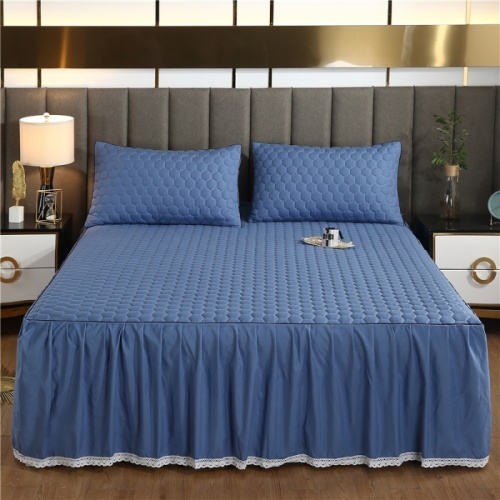 Skin-friendly lace quilted bed skirt