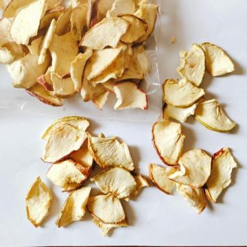 Chips de pomme séchés de qualité avec des peaux