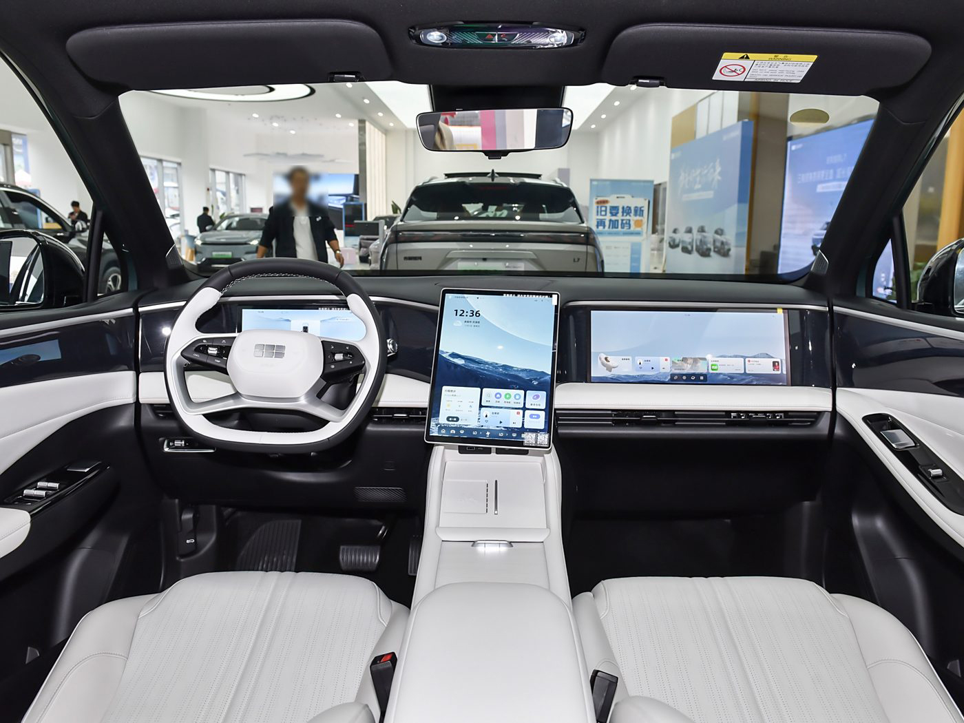 Geely Galaxy L7 interior