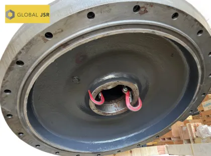 Excavator front wheel hub