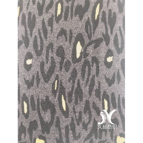 Jacquard de punto con estampado de leopardo