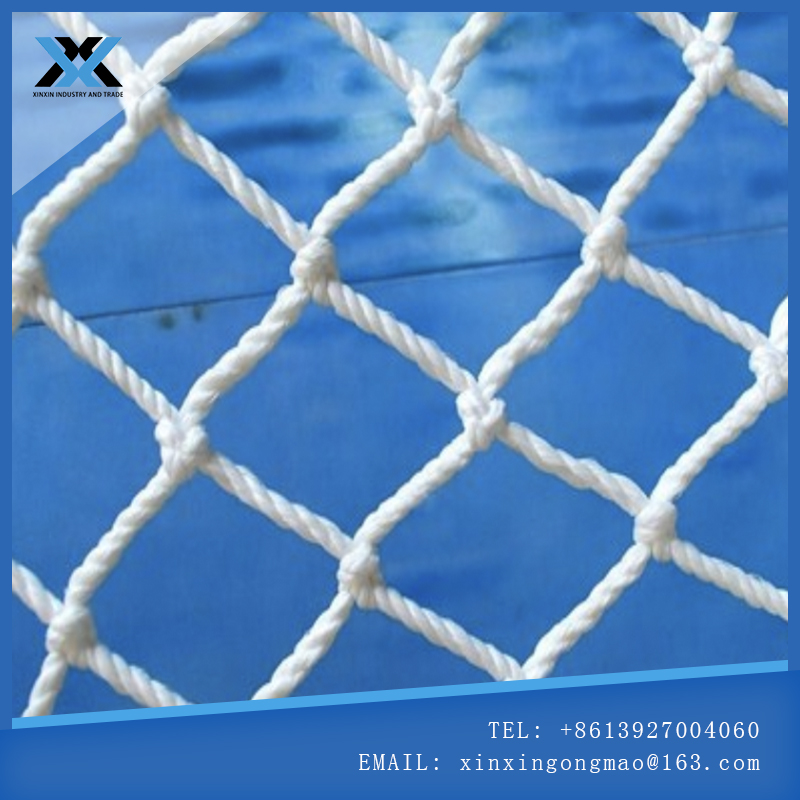 Anti-falling net for manhole cover