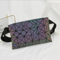 Tas makeup kulit PU bercahaya geometris kustom