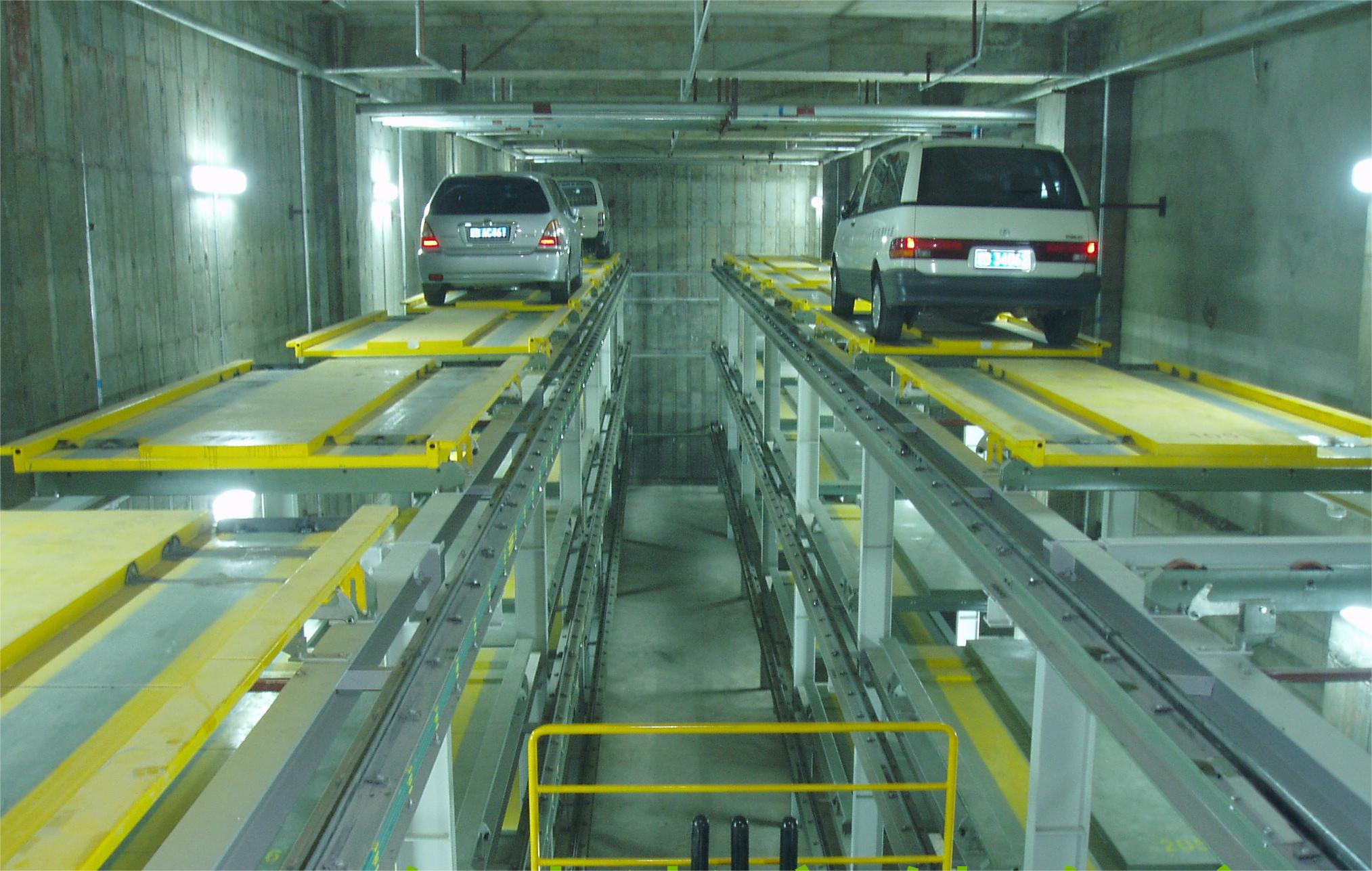 Sistema de estacionamiento en movimiento de aviones