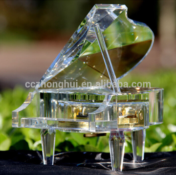 Various crystal piano, with different sizes and colors