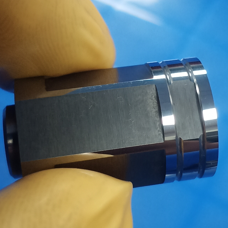 leaflet injection heads
