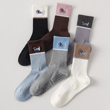 Cotton Sport Yoga Crew Socks with Anti-Slip Grip and Custom Embroidery Logo