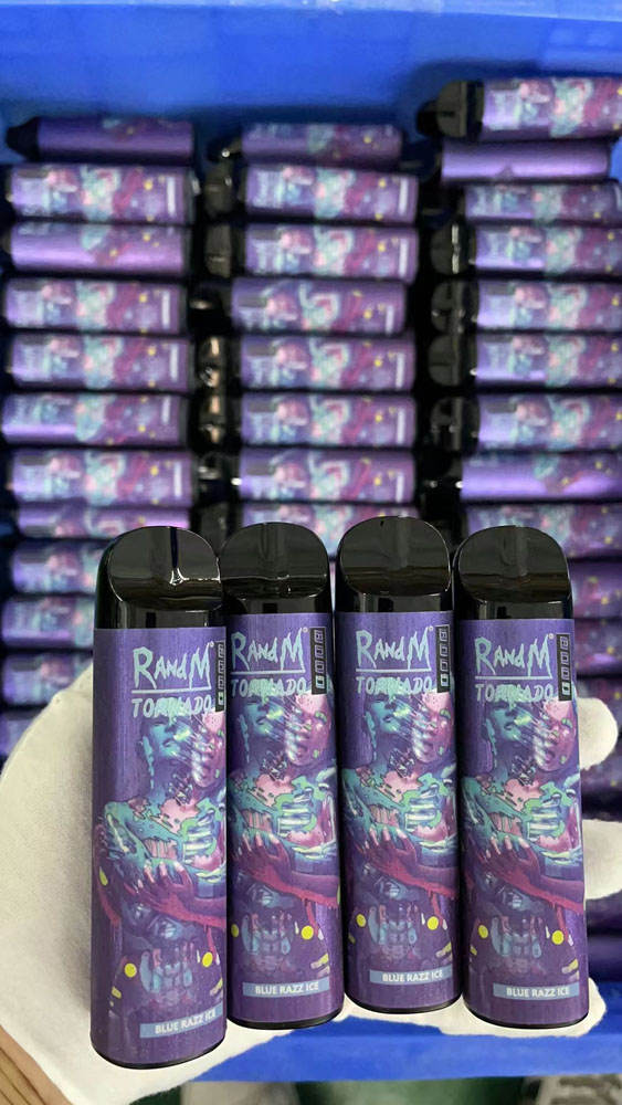 Randm aangepast logo 8000puffs vape