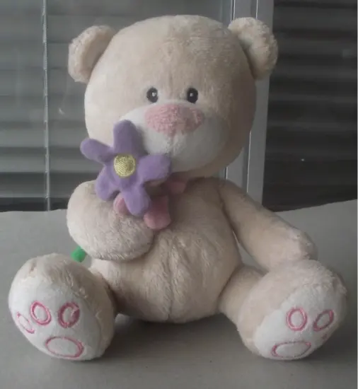 Beige mother hand bouquet gift plot