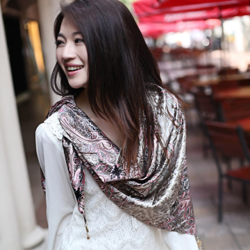 100%Polyester Scarf, Ladies' Fashion Printed Triangle Scarf