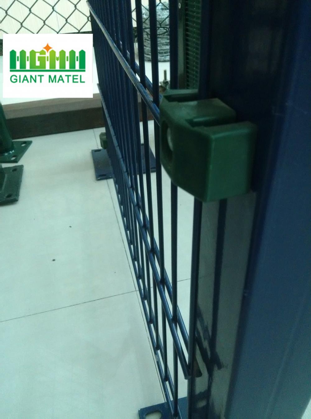 factory supply pvc coated double wires welded mesh fence