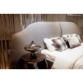 Cama maestra moderna de confort chic