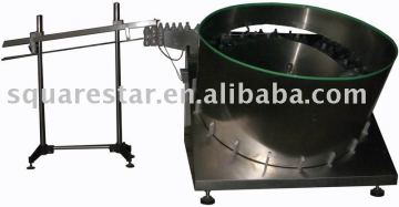 High speed bottle unscrambling machine with conveying track